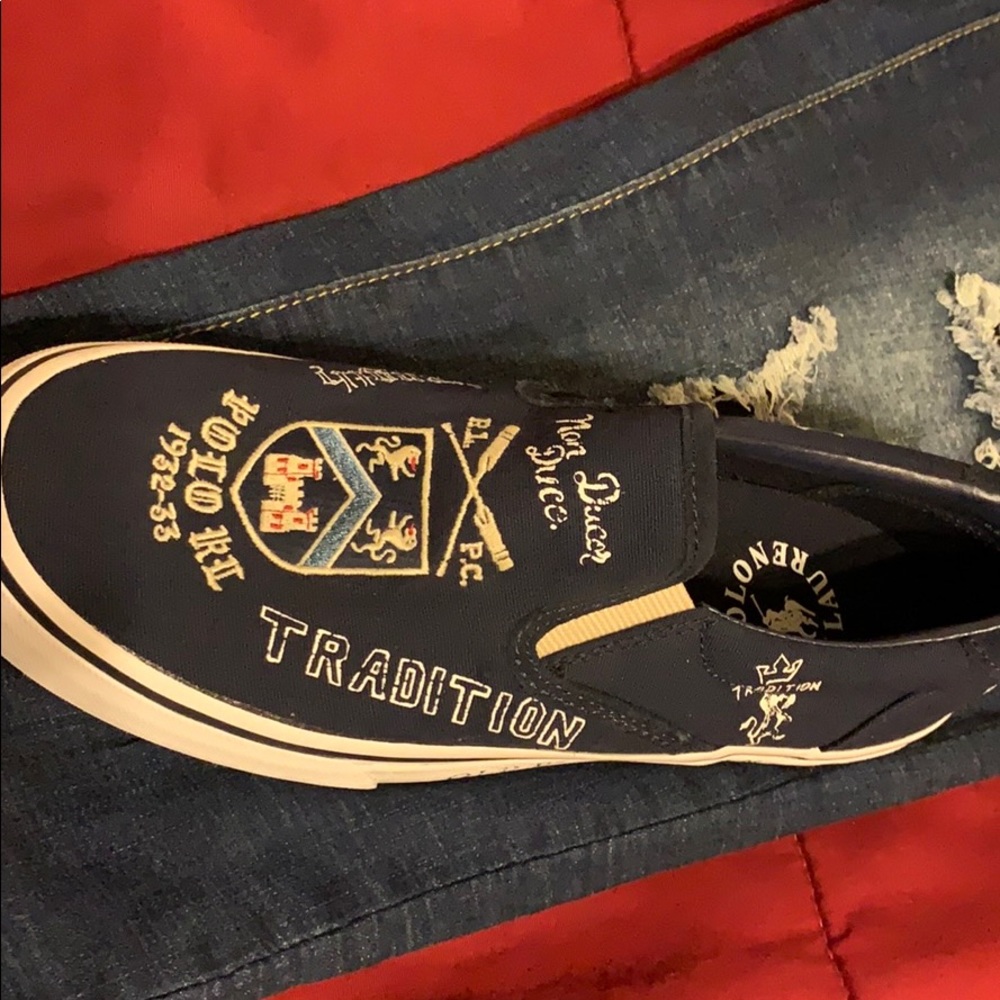 Women’s polo shoes size 7 never worn.